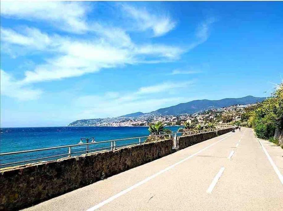 Special Home Vista Mare E Parcheggio Privato サンレモ エクステリア 写真