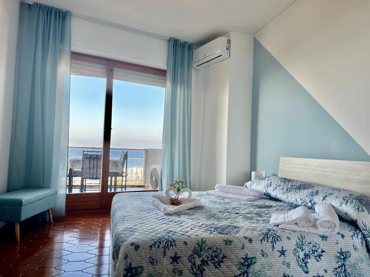 Special Home Vista Mare E Parcheggio Privato サンレモ エクステリア 写真